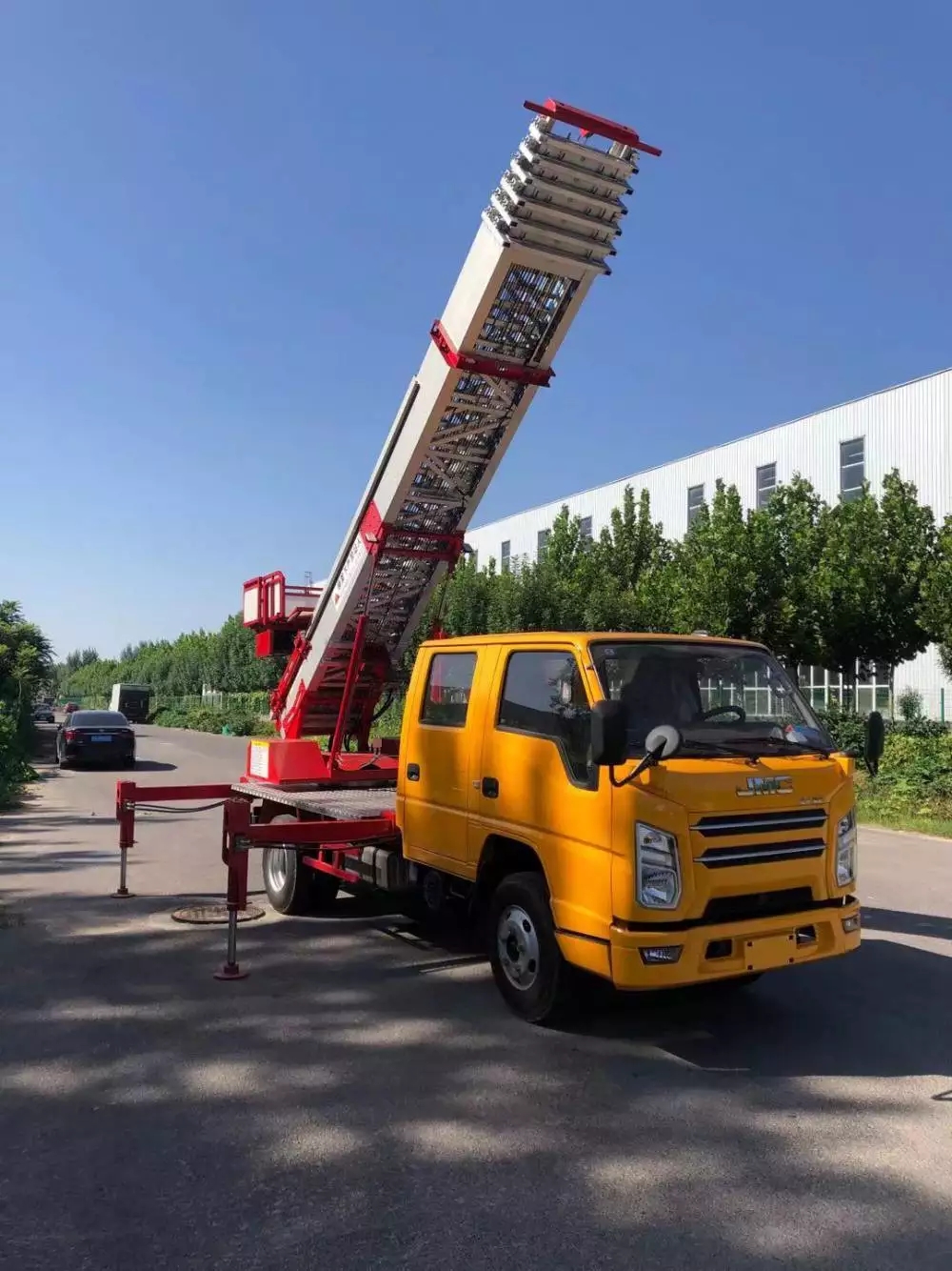 曾都附近的云梯车出租服务：轻松解决高空作业需求