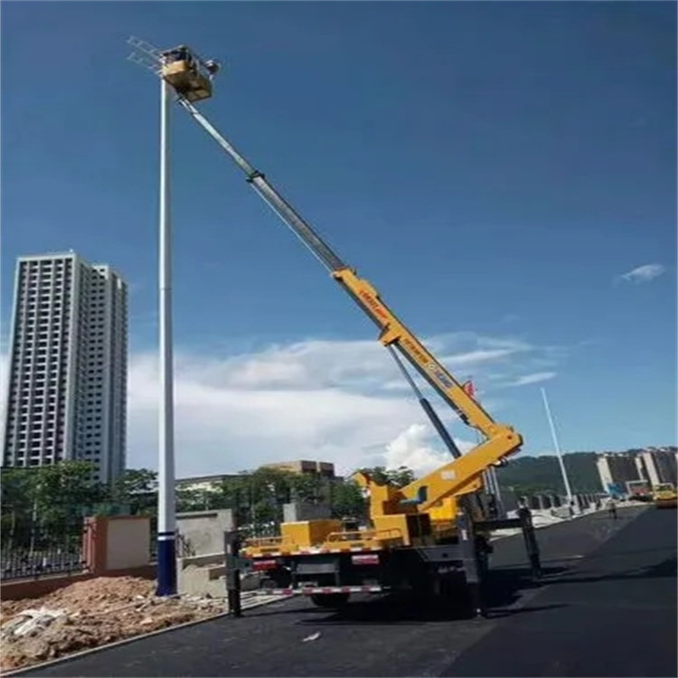 曾都维修路灯的曲臂升降车出租